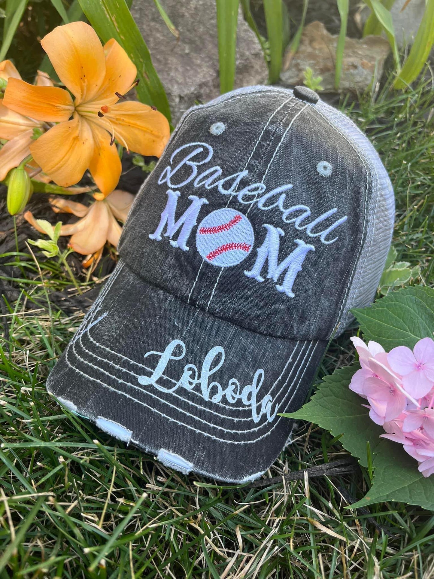 Dog and cat mom hats Embroidered unisex trucker caps adjustable velkro mesh back hole for pony Mens womens girls kids