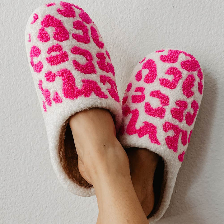 Softball smiley face slippers Unisex happy smile footwear Sports Softball moms Players Team Coach Tournament Girls Baseball Bows Checkered Pink lightning Leopard Mama Santa Reindeer Gingerbread Cowboy boots Cowboy hat
