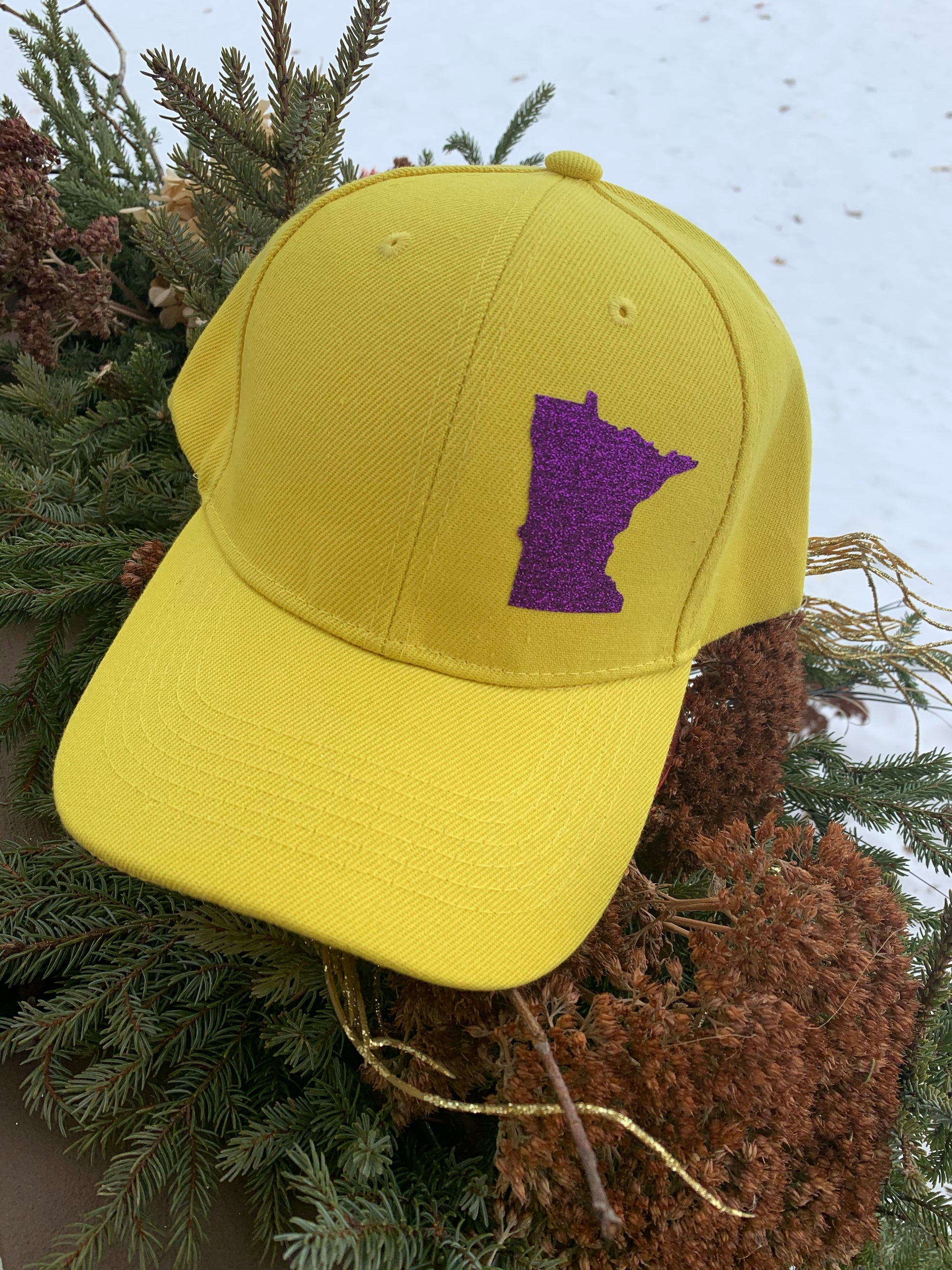 Hat { Vikings } Minnesota • Adjustable snapback • Gold with purple